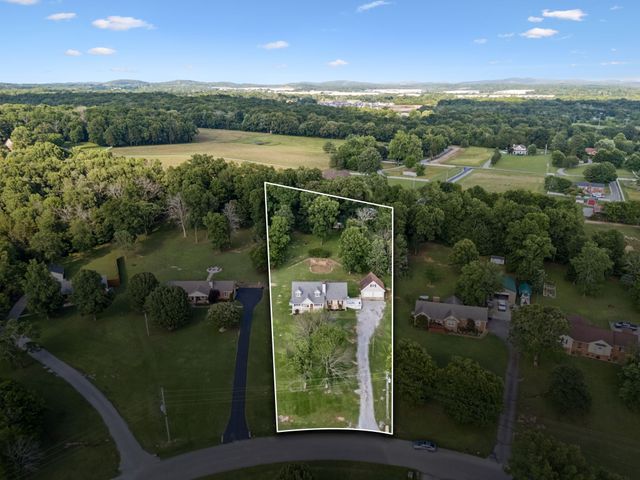 636 Shelley Dr, Mount Juliet, TN 37122