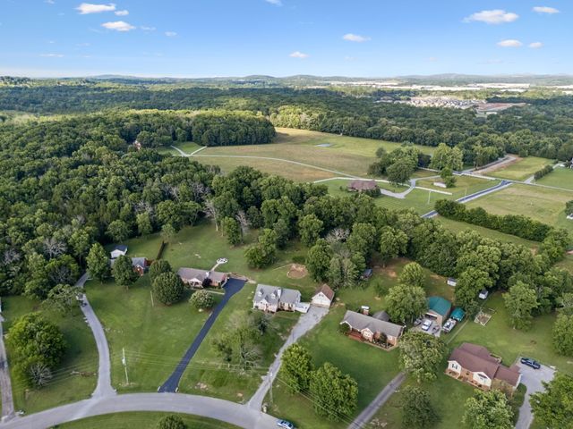 636 Shelley Dr, Mount Juliet, TN 37122