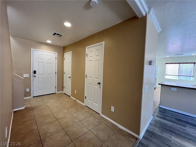 9174 Mackanos Avenue, Las Vegas, NV 89148