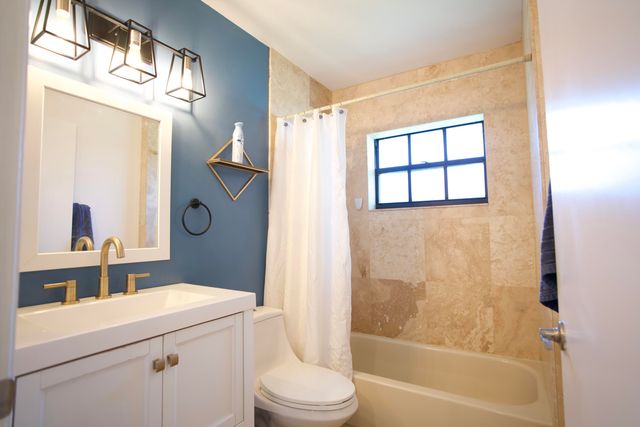 8989 W Sunrise Boulevard, Plantation, FL 33322