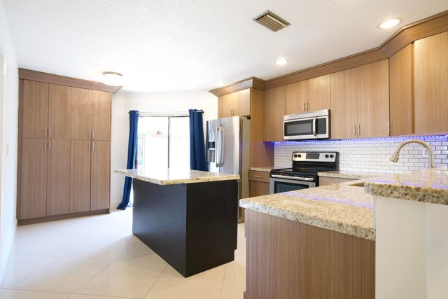 8989 W Sunrise Boulevard, Plantation, FL 33322