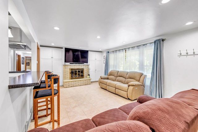 1014 LAVERNE DRIVE, Green Bay, WI 54311