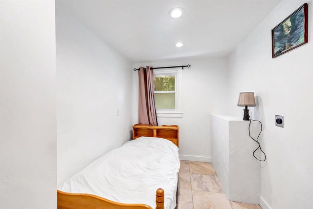 1014 LAVERNE DRIVE, Green Bay, WI 54311