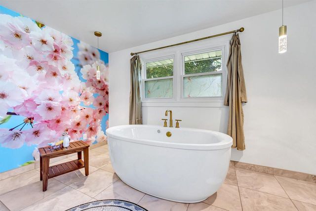 1014 LAVERNE DRIVE, Green Bay, WI 54311