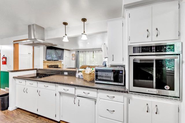 1014 LAVERNE DRIVE, Green Bay, WI 54311