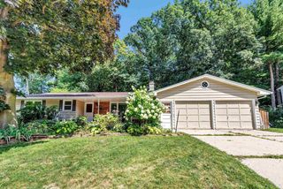 1014 LAVERNE DRIVE, Green Bay, WI 54311