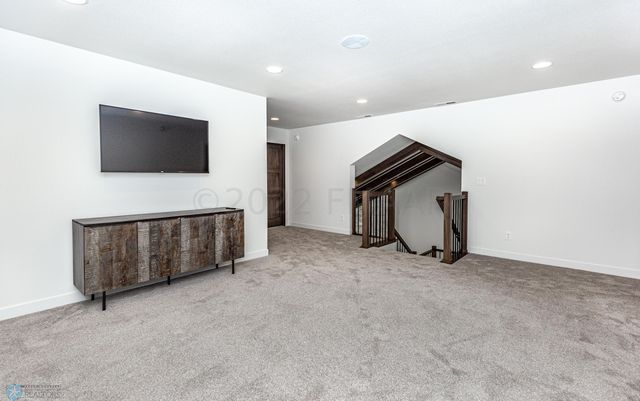 5810 31 Street S, Fargo, ND 58104