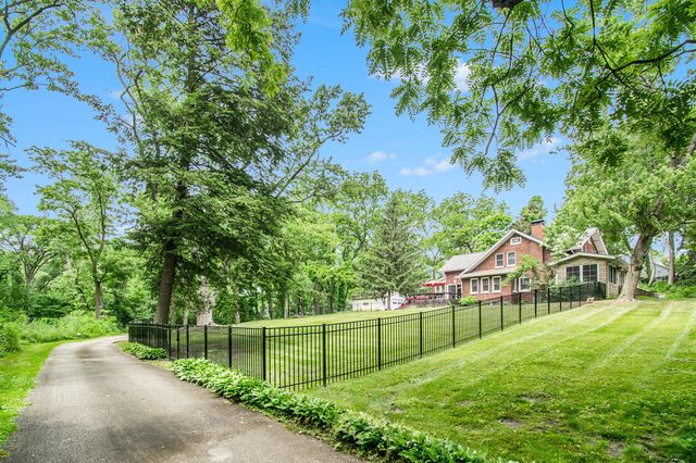 808 Waverly Road, Chesterton, IN 46304