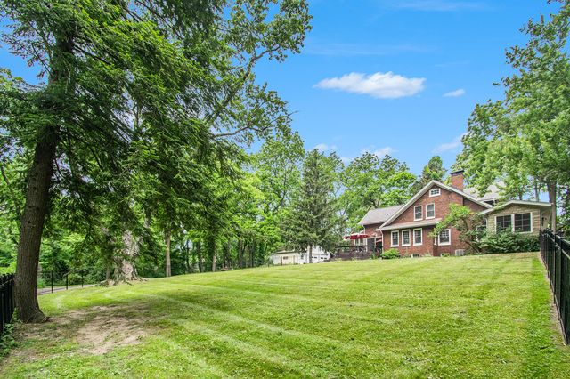 808 Waverly Road, Chesterton, IN 46304