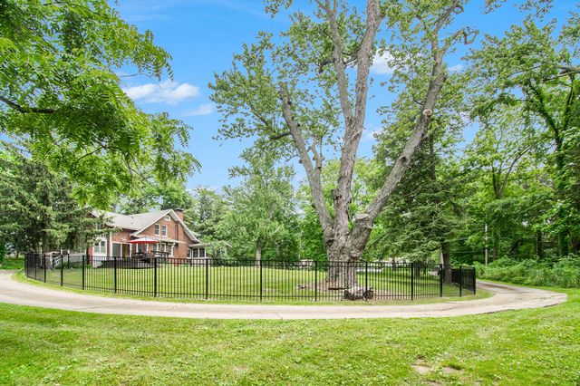 808 Waverly Road, Chesterton, IN 46304