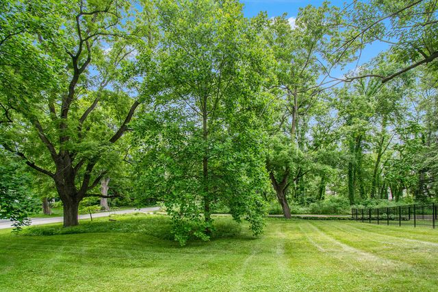 808 Waverly Road, Chesterton, IN 46304