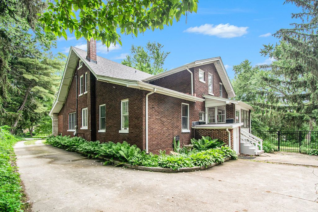 808 Waverly Road, Chesterton, IN 46304
