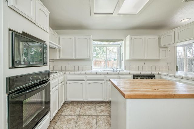 514 E Coral Pointe, Fresno, CA 93730