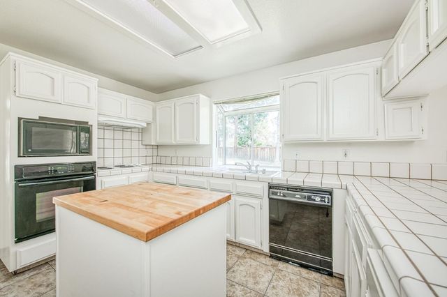 514 E Coral Pointe, Fresno, CA 93730