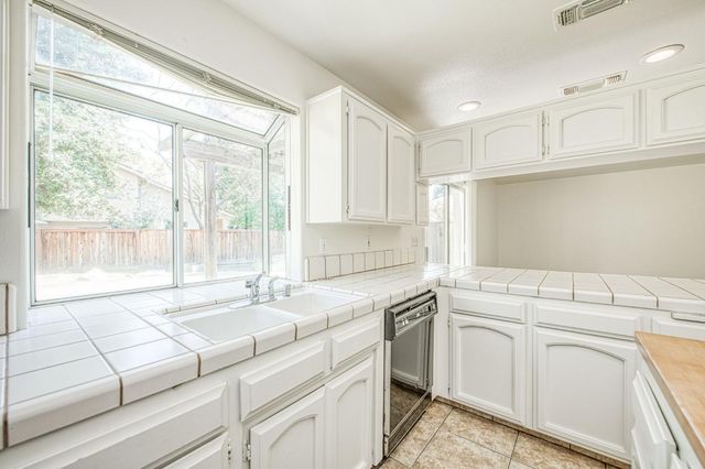 514 E Coral Pointe, Fresno, CA 93730