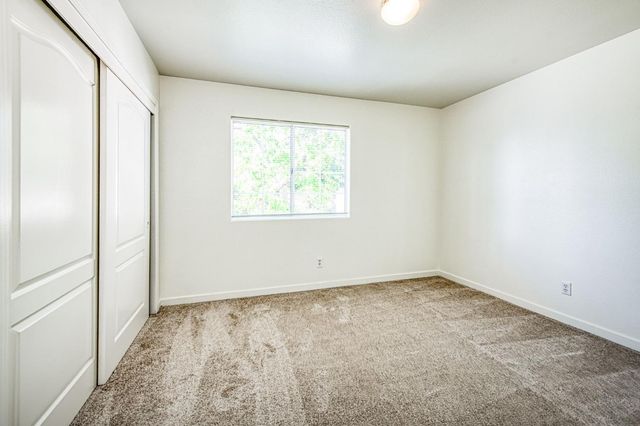 514 E Coral Pointe, Fresno, CA 93730