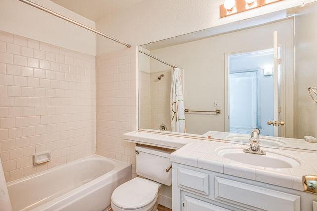 514 E Coral Pointe, Fresno, CA 93730