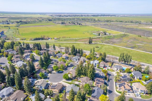 514 E Coral Pointe, Fresno, CA 93730