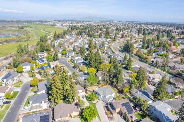 514 E Coral Pointe, Fresno, CA 93730