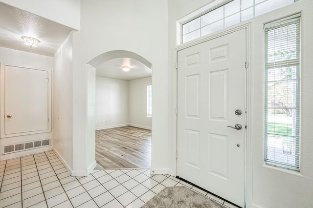 514 E Coral Pointe, Fresno, CA 93730