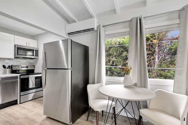 305 Hibiscus Ave, Pompano Beach, FL 33062