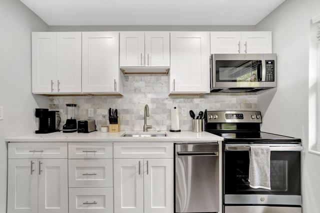 305 Hibiscus Ave, Pompano Beach, FL 33062