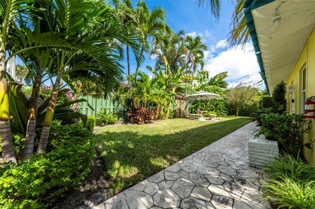 305 Hibiscus Ave, Pompano Beach, FL 33062