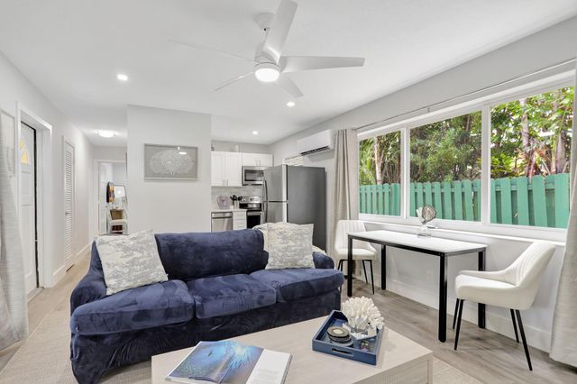 305 Hibiscus Ave, Pompano Beach, FL 33062