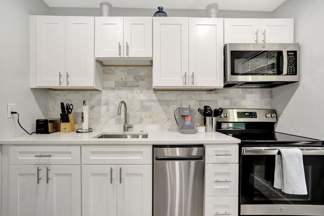 305 Hibiscus Ave, Pompano Beach, FL 33062