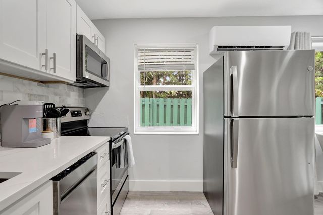 305 Hibiscus Ave, Pompano Beach, FL 33062