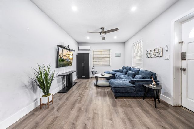 305 Hibiscus Ave, Pompano Beach, FL 33062