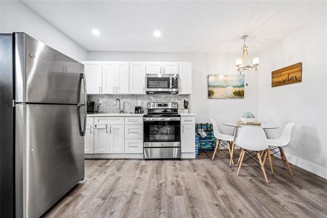 305 Hibiscus Ave, Pompano Beach, FL 33062