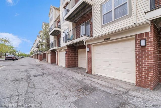 3082 Camden Drive, Troy, MI 48084