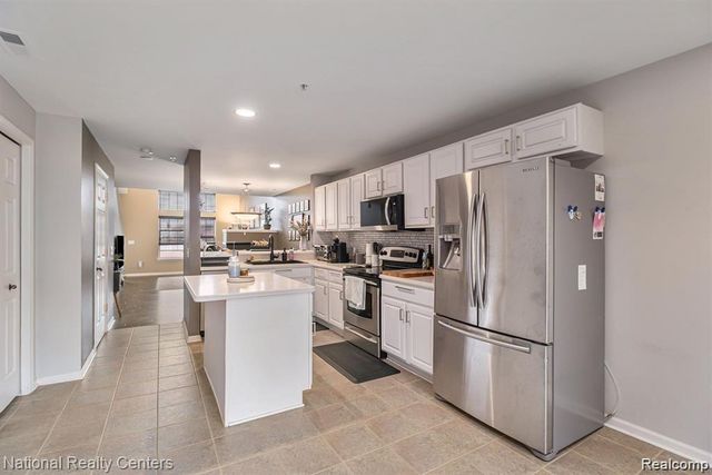 3082 Camden Drive, Troy, MI 48084