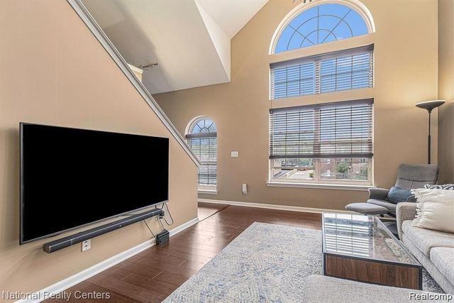 3082 Camden Drive, Troy, MI 48084