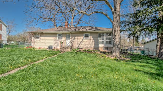 4113 W Crystal Lake Road, Mchenry, IL 60050