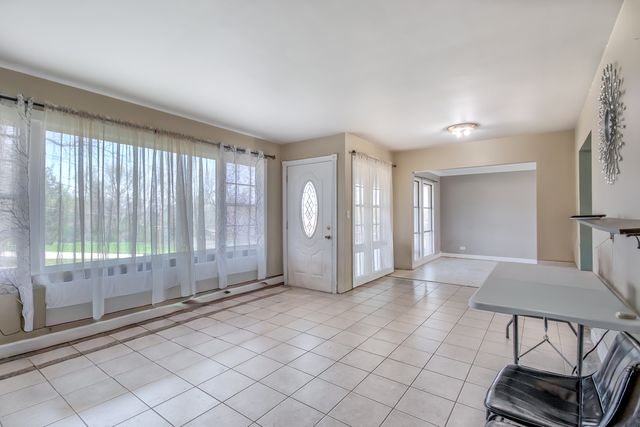4113 W Crystal Lake Road, Mchenry, IL 60050