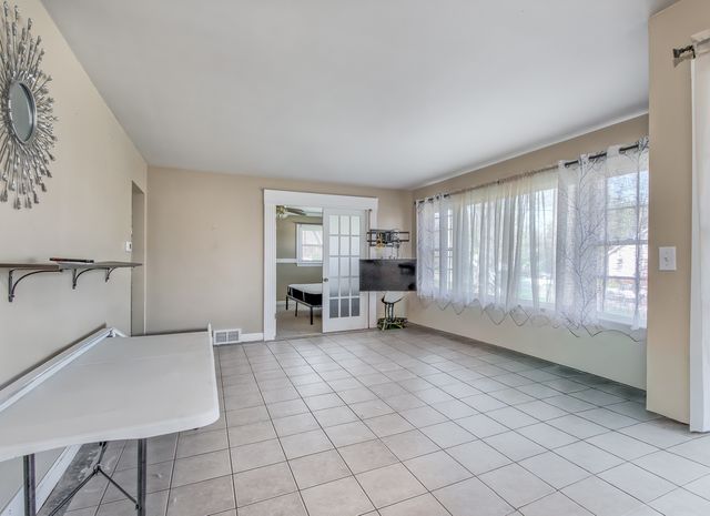 4113 W Crystal Lake Road, Mchenry, IL 60050