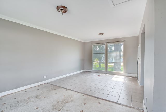 4113 W Crystal Lake Road, Mchenry, IL 60050