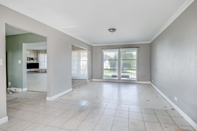 4113 W Crystal Lake Road, Mchenry, IL 60050