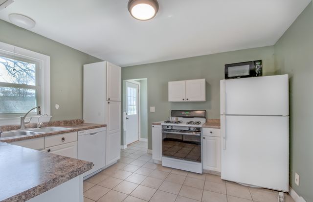 4113 W Crystal Lake Road, Mchenry, IL 60050