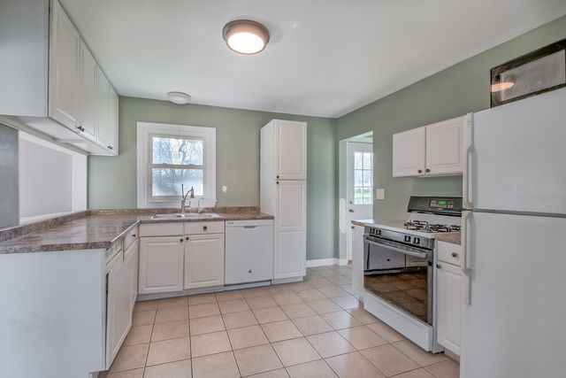 4113 W Crystal Lake Road, Mchenry, IL 60050