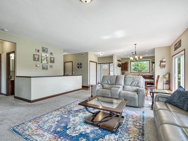 6024 158th Street W, Apple Valley, MN 55124