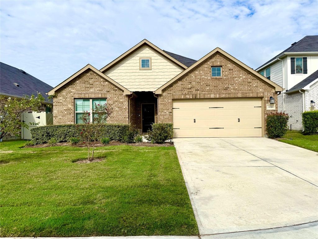 10325 S Goshawk Trail, Conroe, TX 77385