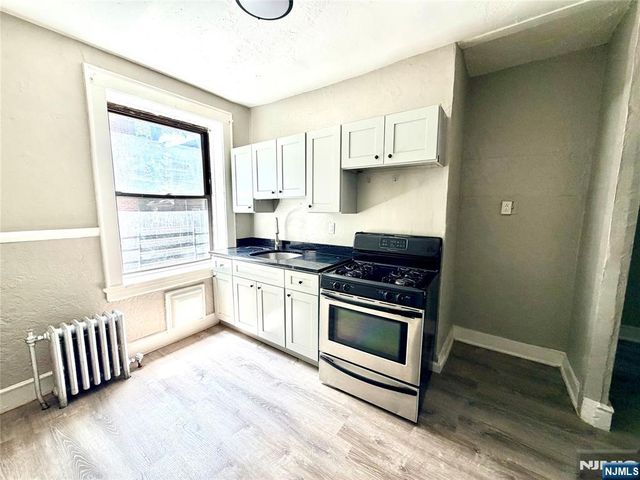 17 Elwood Place 103, Newark, NJ 07104