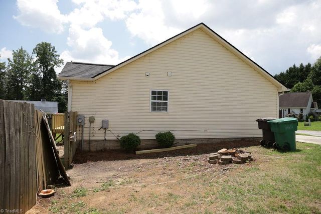 2109 Carlisle Way, High Point, NC 27265