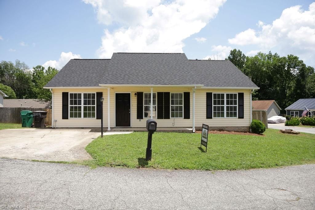 2109 Carlisle Way, High Point, NC 27265
