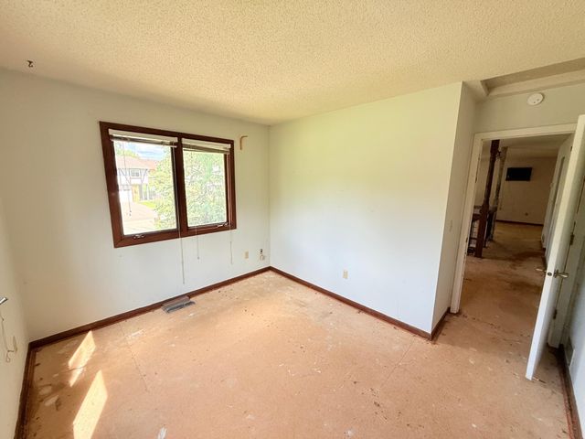 8265 Cypress Lane, Eden Prairie, MN 55347