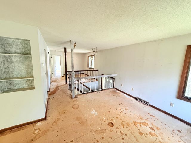 8265 Cypress Lane, Eden Prairie, MN 55347