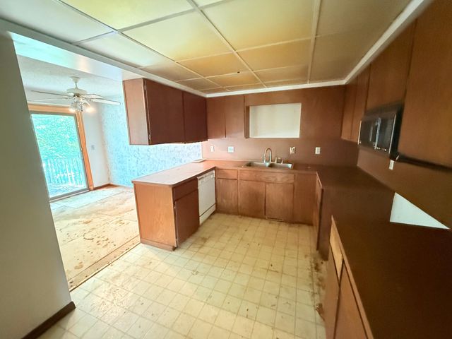 8265 Cypress Lane, Eden Prairie, MN 55347